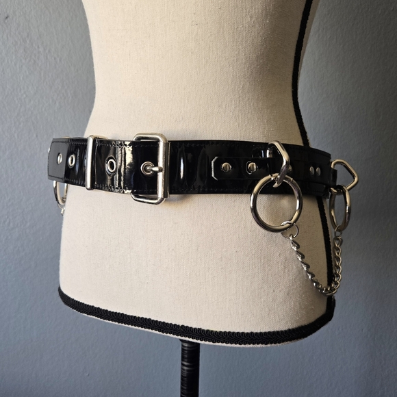 Funk Plus Patent Leather Bondage Belt - Picture 5 of 6